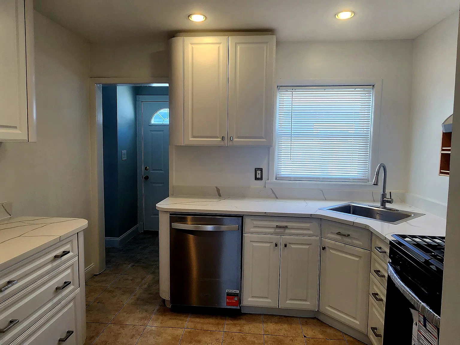 3 bed, 1138 sqft, $4,000 — Photo 4