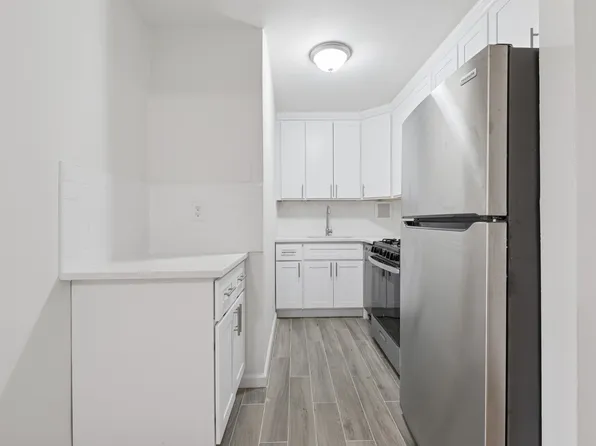 1530 East 8th Street image 3 of 5