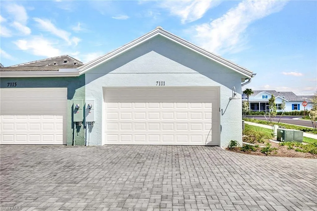 2 bed, 2.0 bath, 1387 sqft, $7,500 — Photo 3