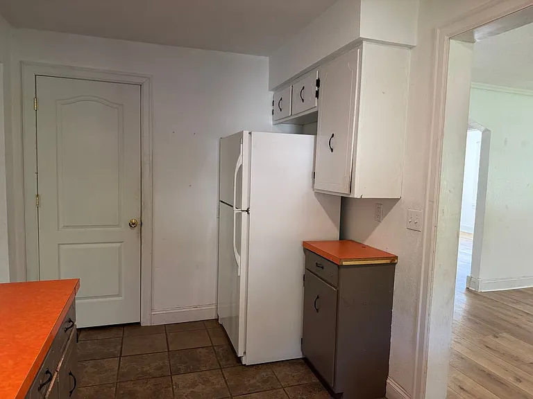 419 E Summit St — Photo 10