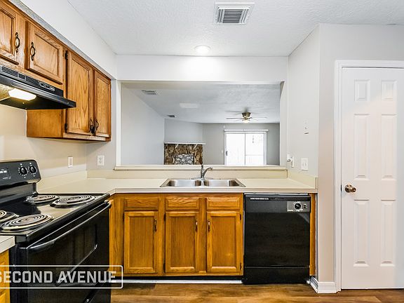 4th image of 5553 Bennington Dr