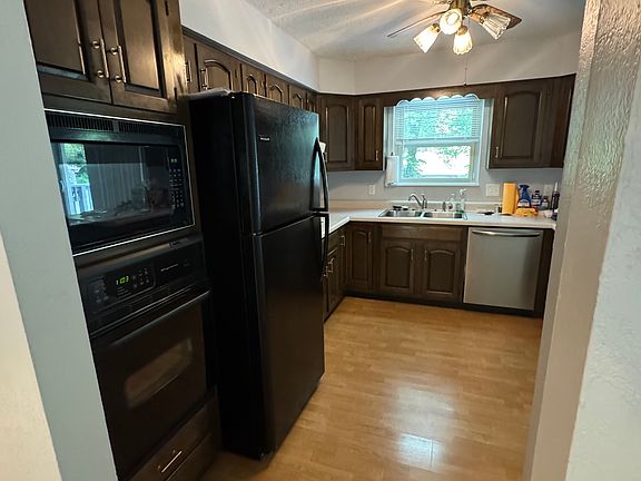 3rd image of 5605 Woodland Dr