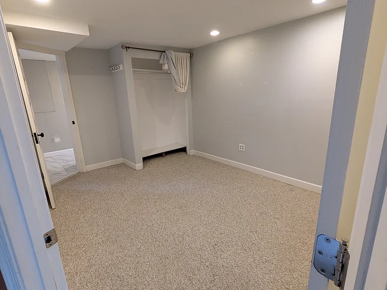 44 Adams St NW — Photo 5