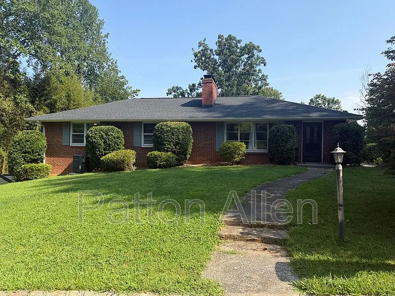 4 bed, 3.0 bath, 2828 sqft, $2,995 — Photo 1