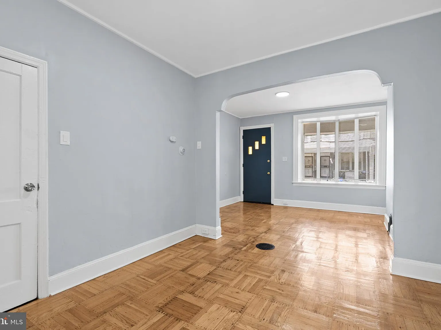 3 bed, 976 sqft, $1,600 — Photo 4
