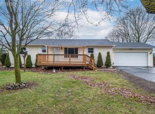 10484 Wake Robin Dr, Grand Blanc, MI 48439