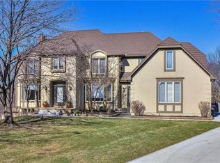 600 NE Silverleaf Pl, Lees Summit, MO 64064