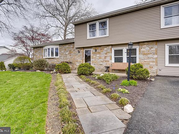 3rd image of 515 Ponderosa Dr