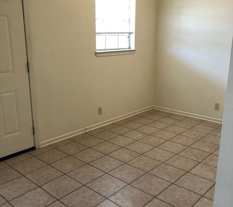 2nd image of 695 Lynn St APT 18