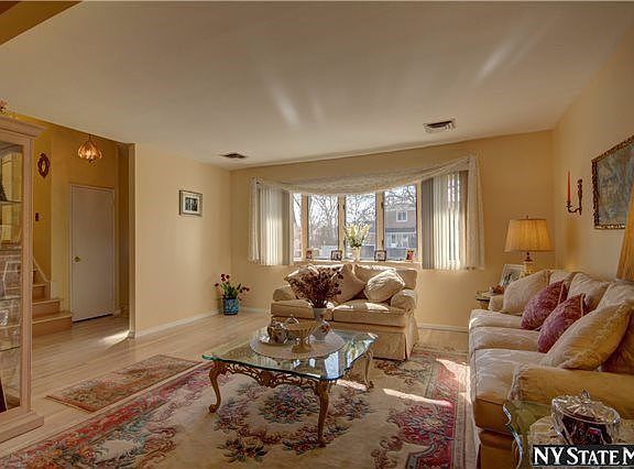4th image of 102 Sunset Dr