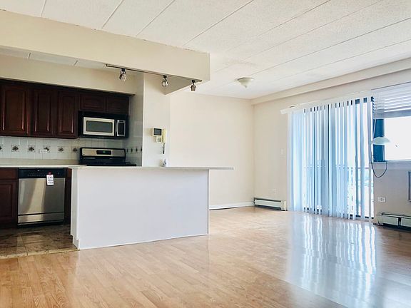 4th image of 9229 Queens Blvd APT 17G
