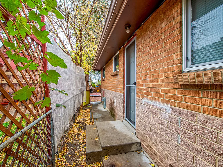 582 S Patton Ct — Photo 18
