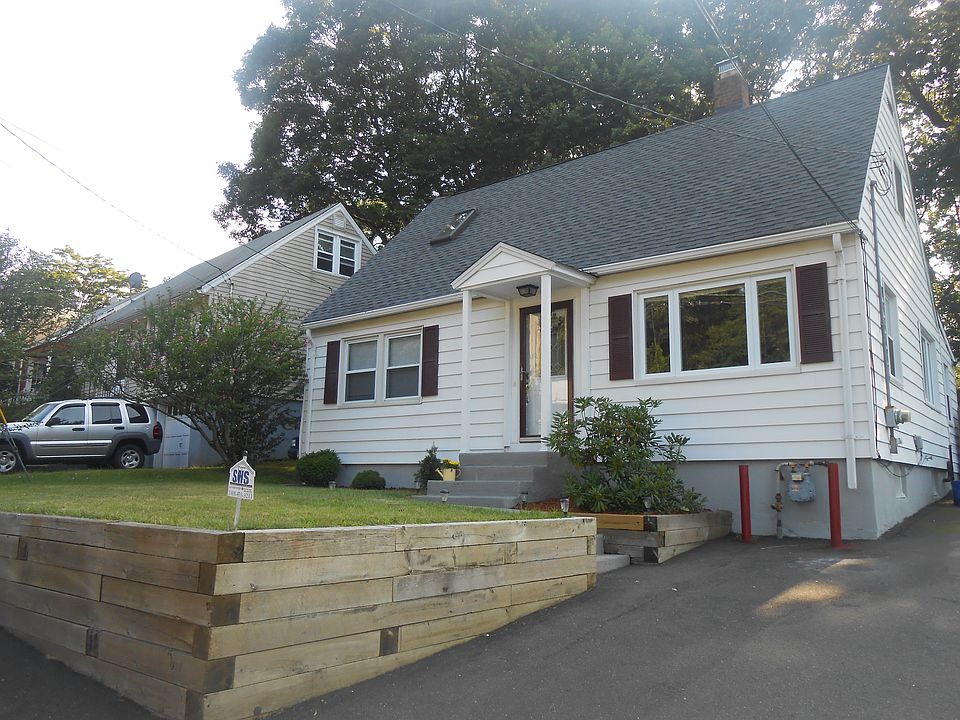 2nd image of 596 Laurel St