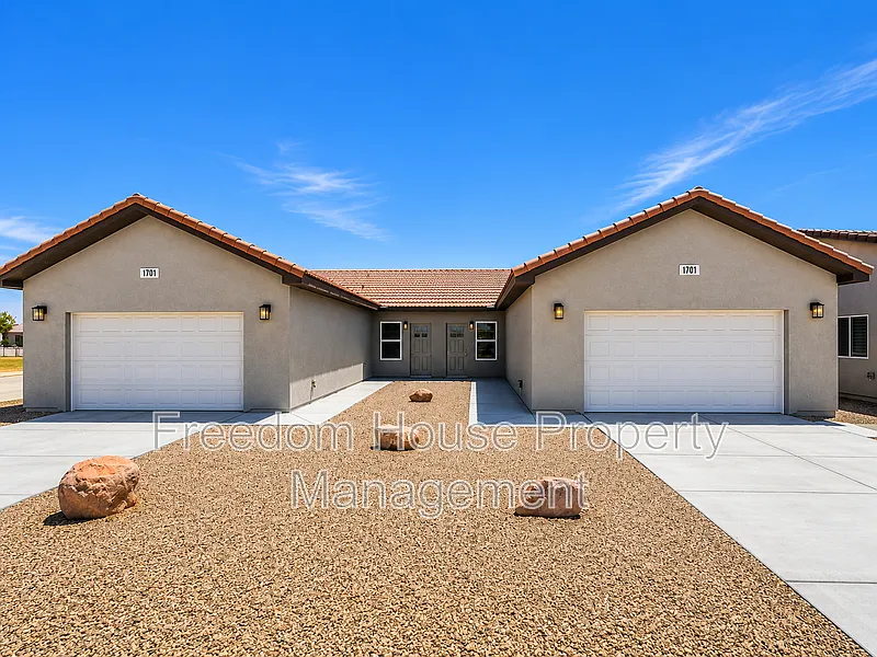 1701 Sycamore Ave #A