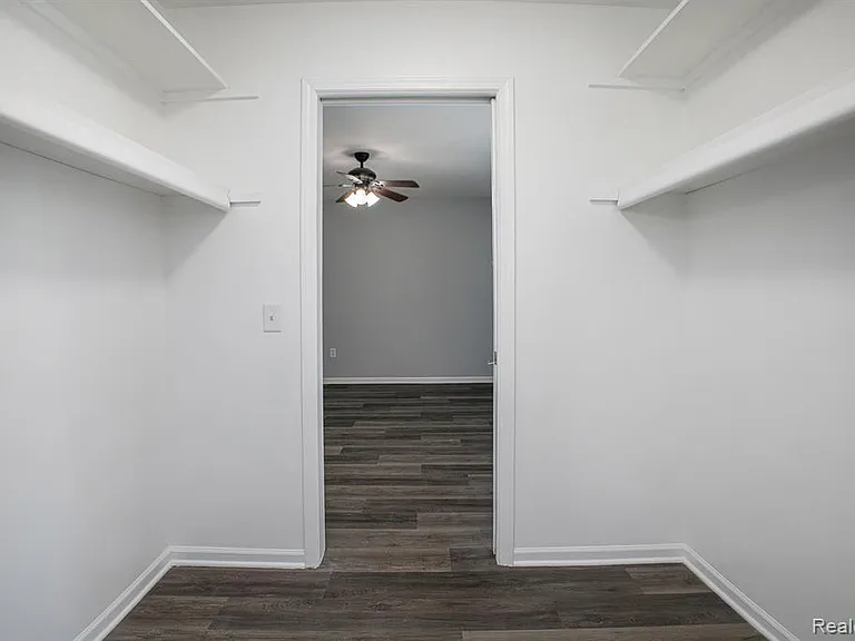 15054 Riverside Dr — Photo 16