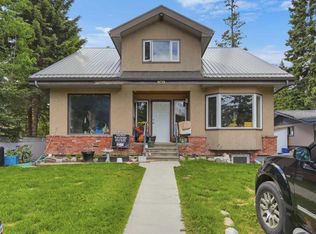 809 NW 13th St, Canmore, AB T1W 1W5