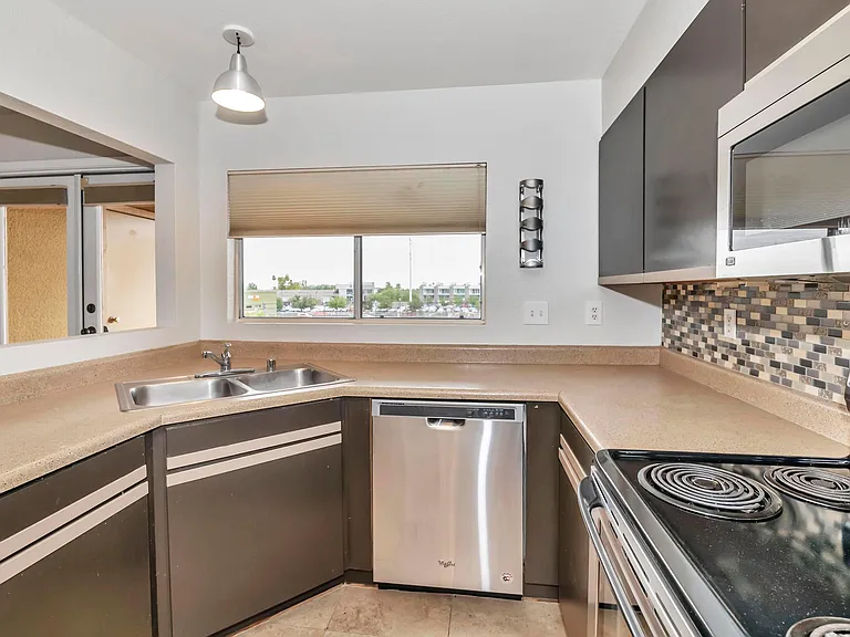 154 W 5th St #250 — Photo 9