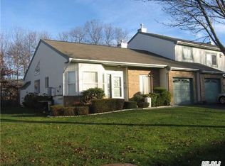 34 Timber Ridge Dr #7, Holtsville, NY 11742