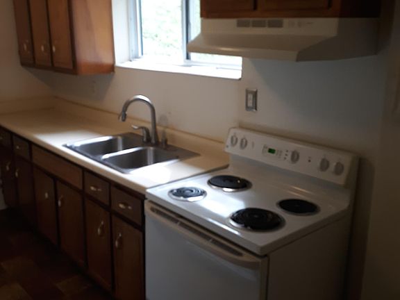 5th image of 426-428 Hickory Hill Dr