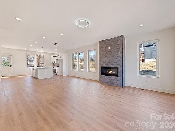 4th image of 40 Firefly Ridge Trl