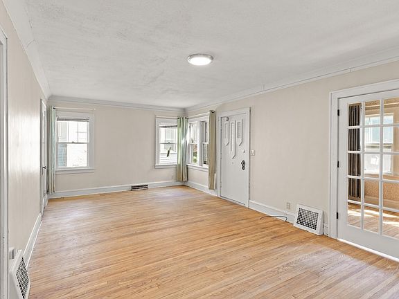 3rd image of 2723 Russell Ave N