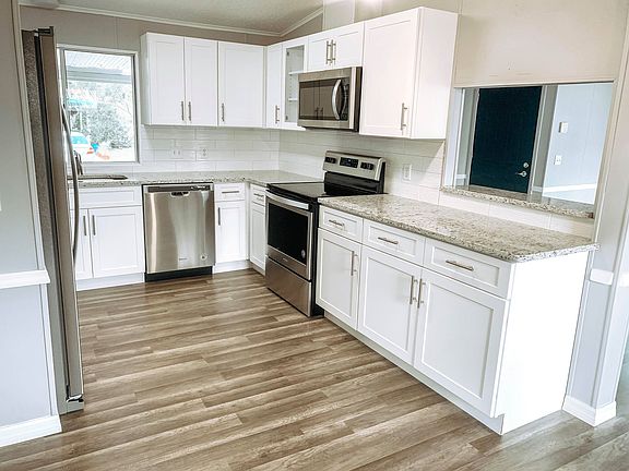 3rd image of 809 Lilac Dr