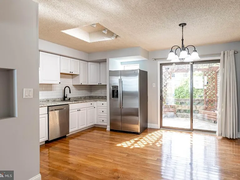 2522 Shields St — Photo 5