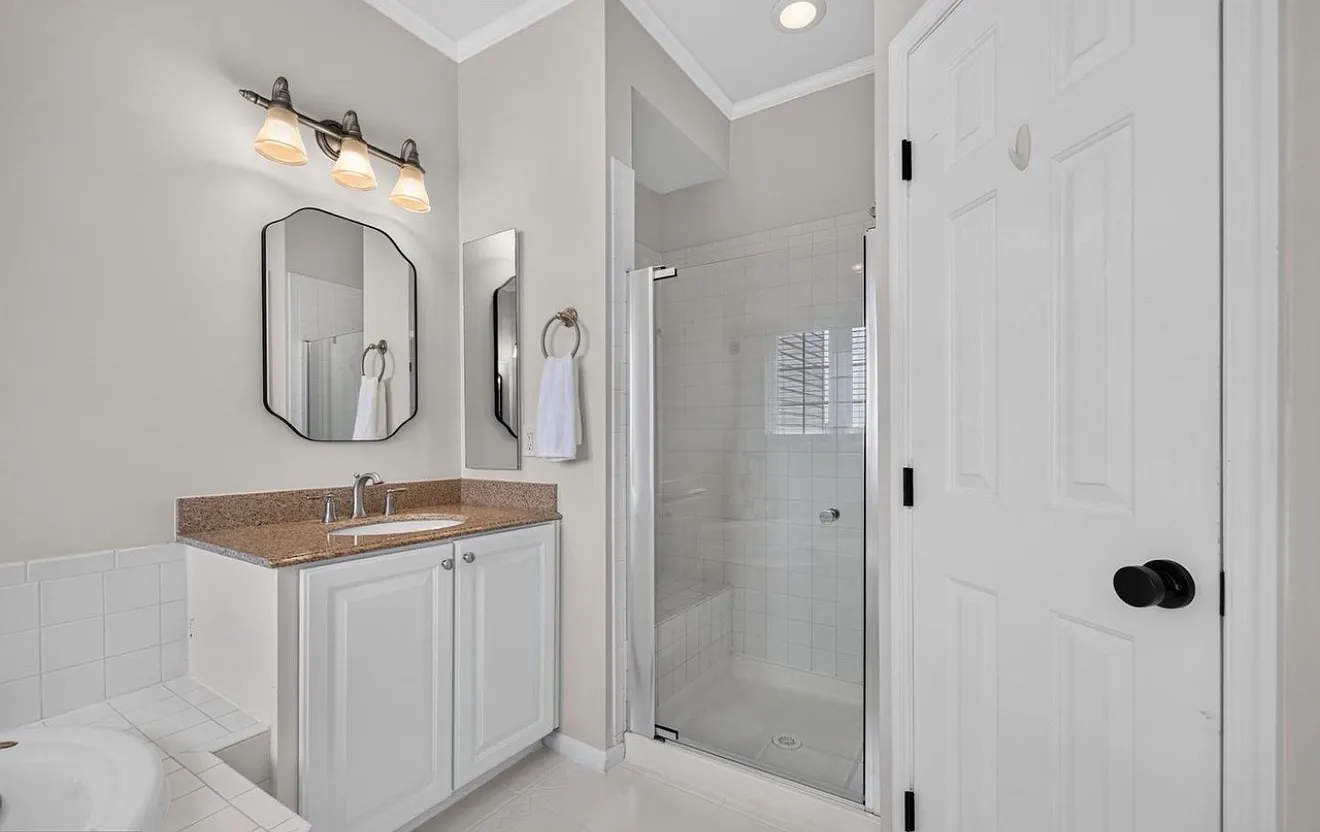 3 bed, 2273 sqft, $3,000 — Photo 2