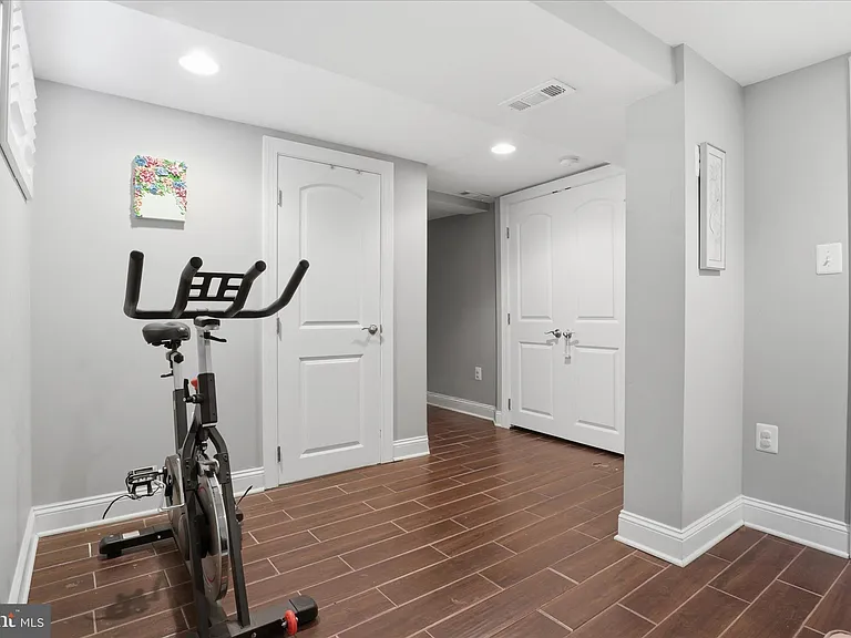 2147 S Oakland St — Photo 19