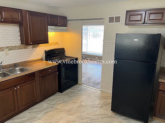 4th image of 65 Clearview Dr