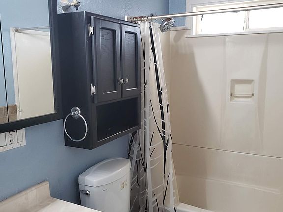 4th image of 44238 Carolside Ave