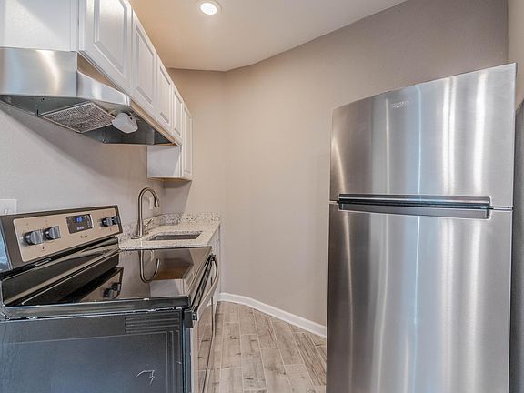 5th image of 200 E Dewey Pl APT 5