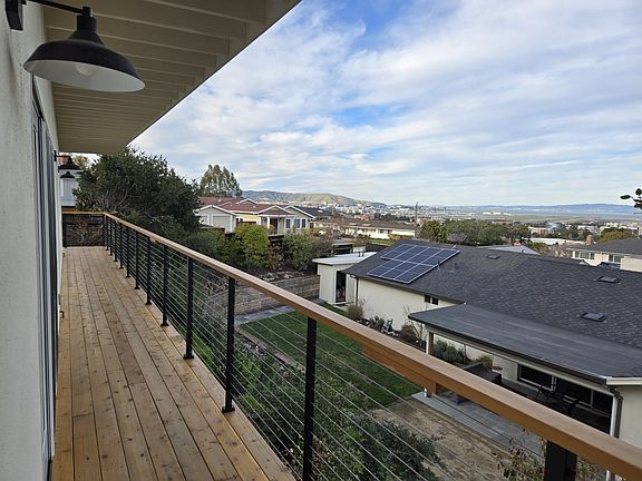 Deck provides stunning views of San Francisco Bay ((northern view)