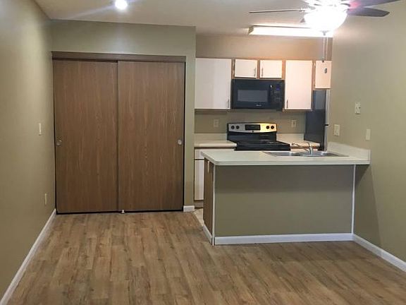 3rd image of 5675 Chatford Dr APT 1