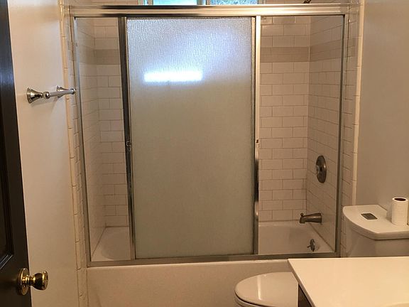 4th image of 1001 Creekside Ct