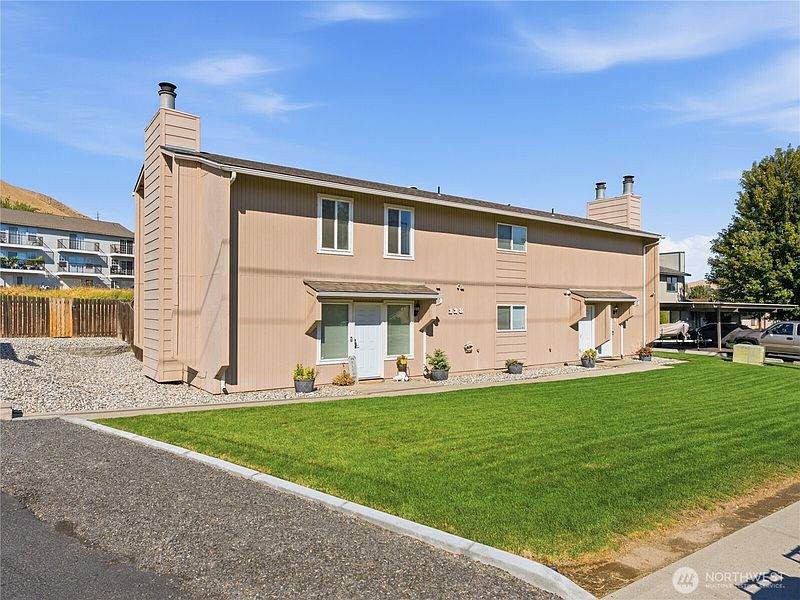 3rd image of 128 S Western Avenue #1