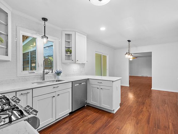 3rd image of 6573 Isabelle St