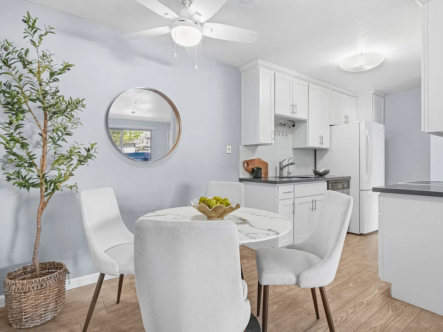 2 bed, 966 sqft, $3,000 — Photo 2