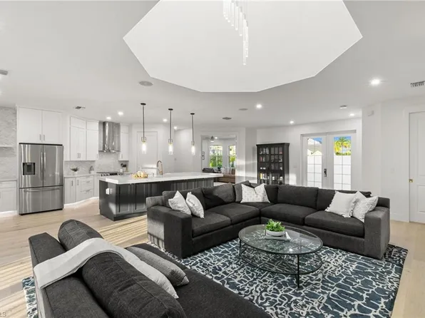 1794 Holiday LN, NAPLES, FL 34104