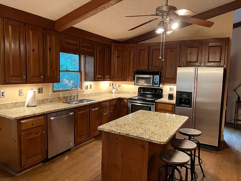 704 Mohawk Dr — Photo 5