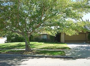 1142 Dianron Rd, Palmdale, CA 93551