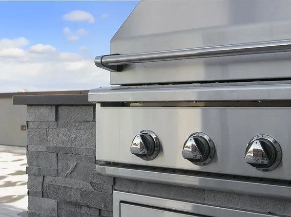 555 Waverly Avenue image 22 of 24