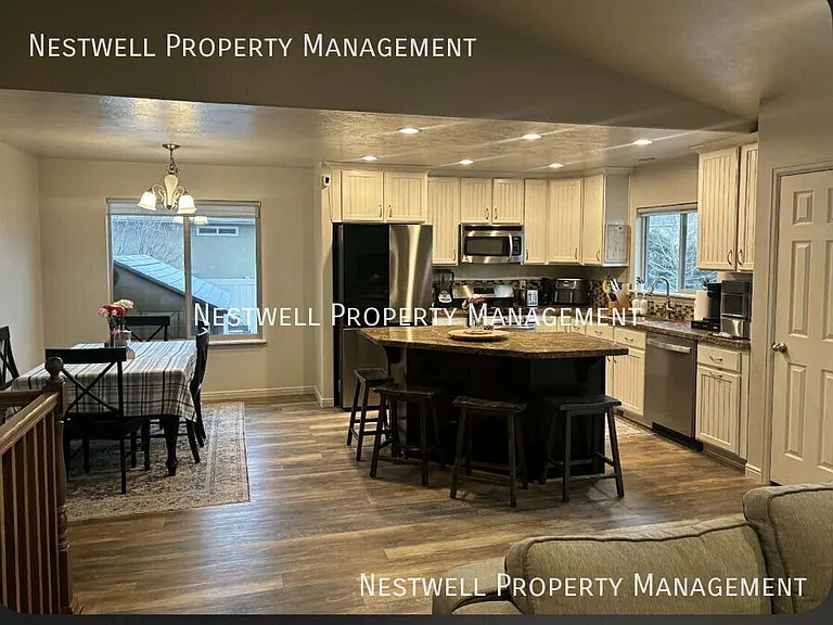 2101 Burke Ln — Photo 1