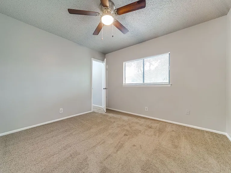 7359 Corian Park Dr — Photo 20