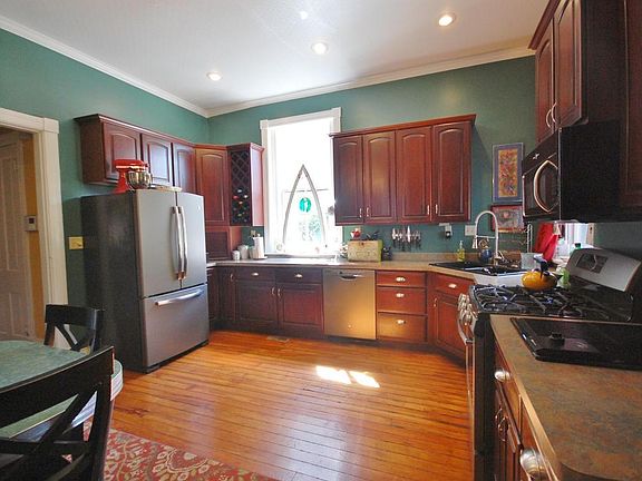 3rd image of 531 W Saint Catherine St