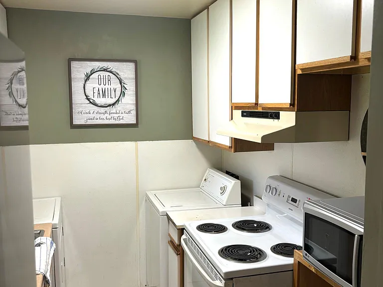 4401 Highline Pl — Photo 2