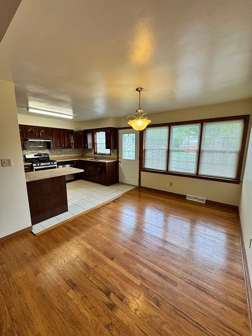 5001 Sampson Drive — Photo 4