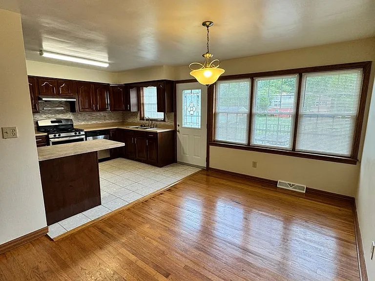 5001 Sampson Dr — Photo 4