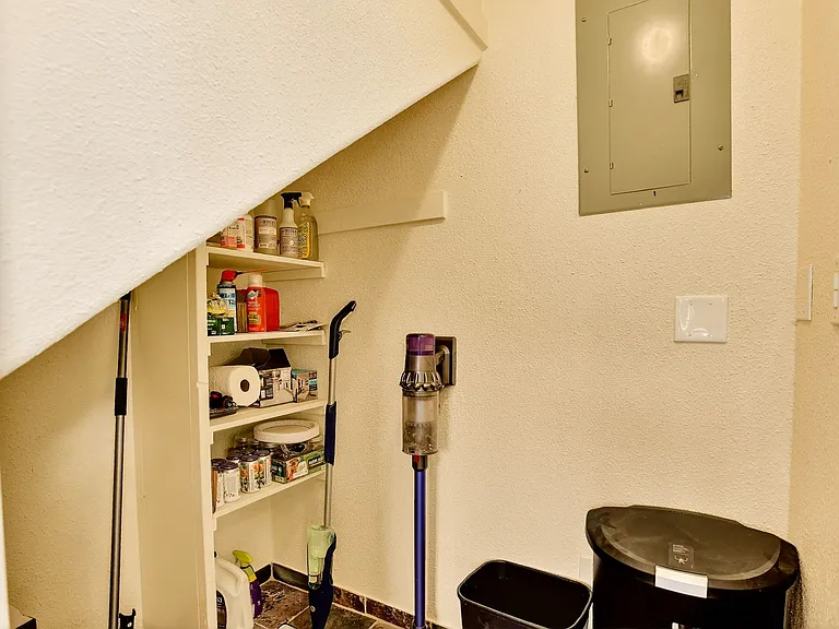 2215 Meade St — Photo 27