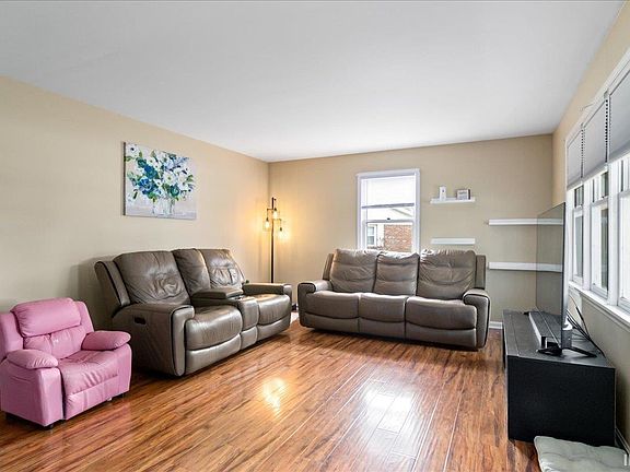 5th image of 204 N Main St